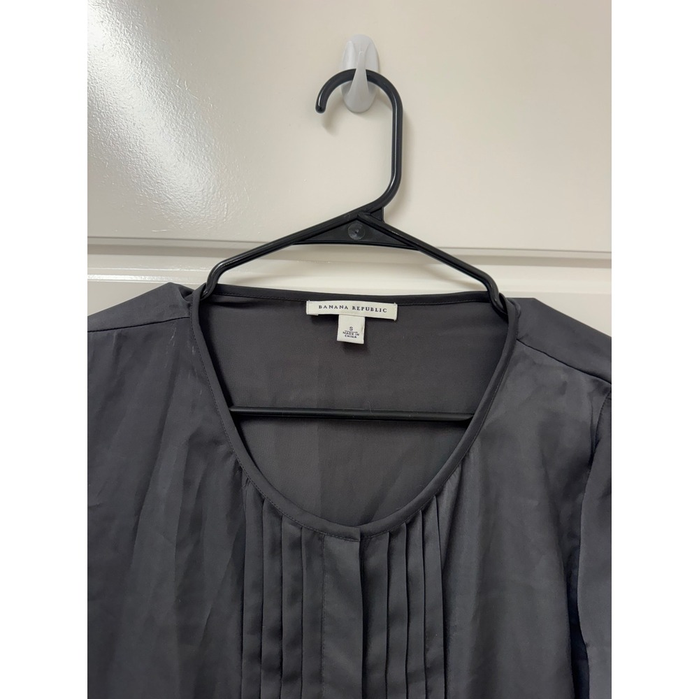 Banana Republic Womens Small Black Pleated Front Long Sleeve Blouse Silky